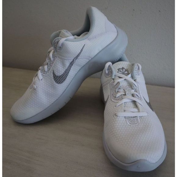 Nike DH8254 Women Sz 11.5 White/Silver Flex Experience Run 11 Running Shoes - Picture 2 of 8